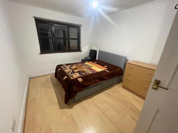 Modern 1-Bedroom Flat in Enfield- Great Location