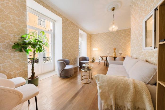 Elegant Lisbon Stay Vintage Charm-Modern Comfort