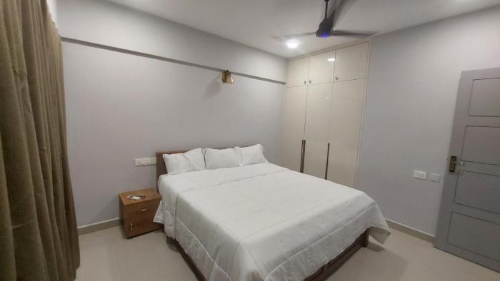 Lavender Airport Suite