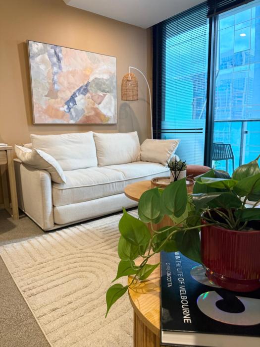 Lonsdale Street Family Apartment Cot Available