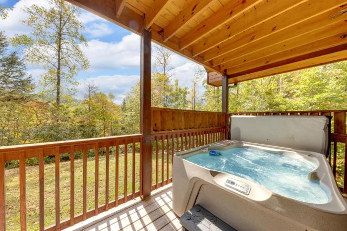 Peaceful Retreat Hot Tub Grill Fireplace MORE