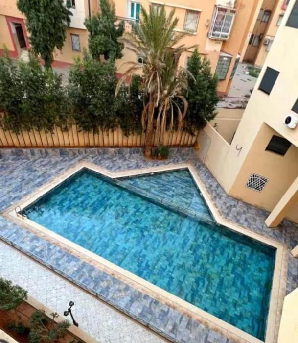 Duplex chic et lumineux avec piscine proche centre