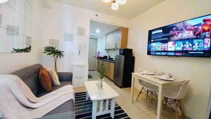 Erick 1 bedroom Shore Residence 1