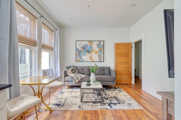 Stay Portland - The Etourdissante Suite - Forest Park & Local Eats