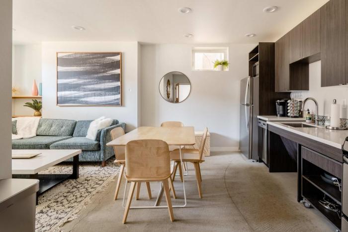 2BR Bohemian Oasis - Food & Craft Beer Lovers