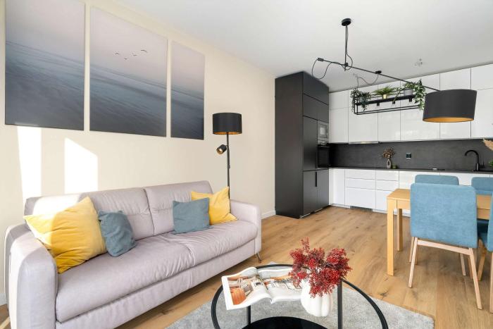 Spacious Apartment in Poznań with Desks and Parking by Noclegi Renters