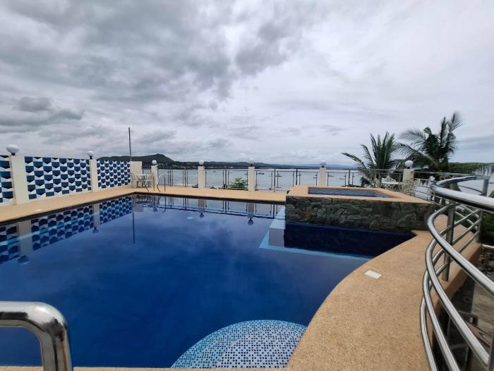 Mountain Meets The Sea Hidden Resort