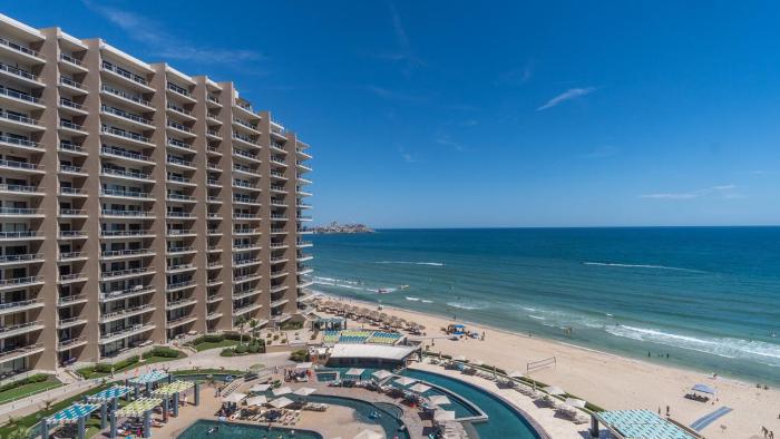 Las Palomas Phase II Cordoba 702 Exceptional Oceanfront 1 BR Unit