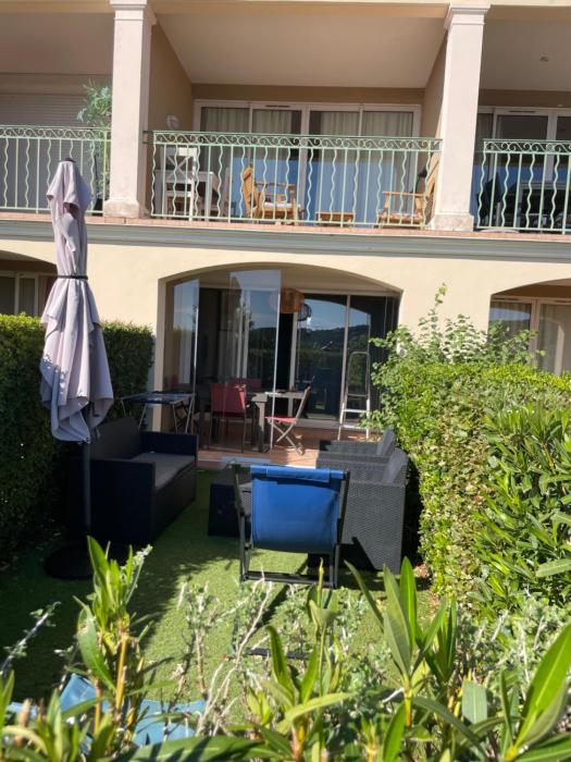 STUDIO Les ISSAMBRES vue sur le golfe de ST Tropez