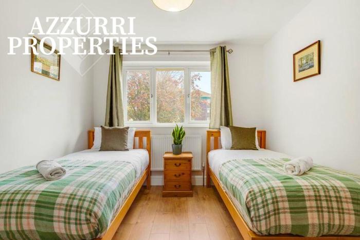 Monthly Stays at Grantham Road By Azzurri Properties Short Lets & Serviced Accommodation Newham, Sleeps up to 6 with Free Parking
