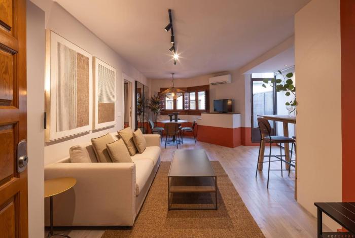 Steps from the Alhambra, Private Terrace & AC