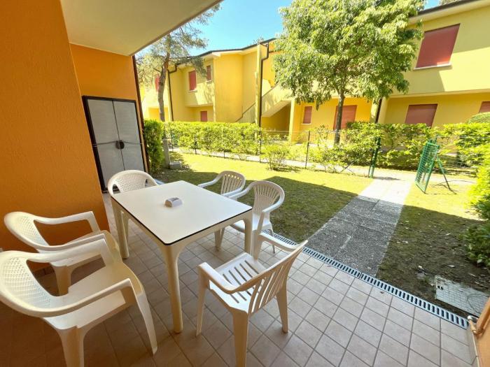 Cozy flat in a villa with shared pool