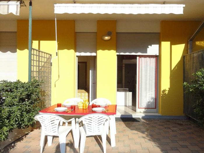 Beachside apartment with outdoor space