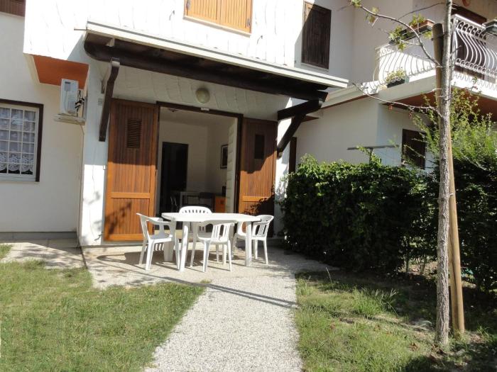 Quiet apartment with garden