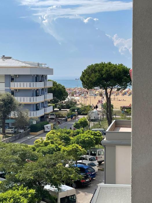 Bibione flat with side sea view
