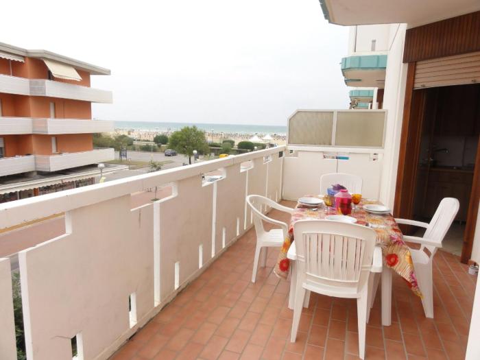 Great flat close to the beach