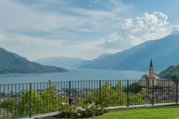 Valarin Elite Lake Villa by RentComo