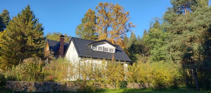 Szept - Biały Domek