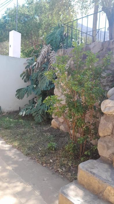 Casa con jardín y vista al cerro en Portezuelo Salta