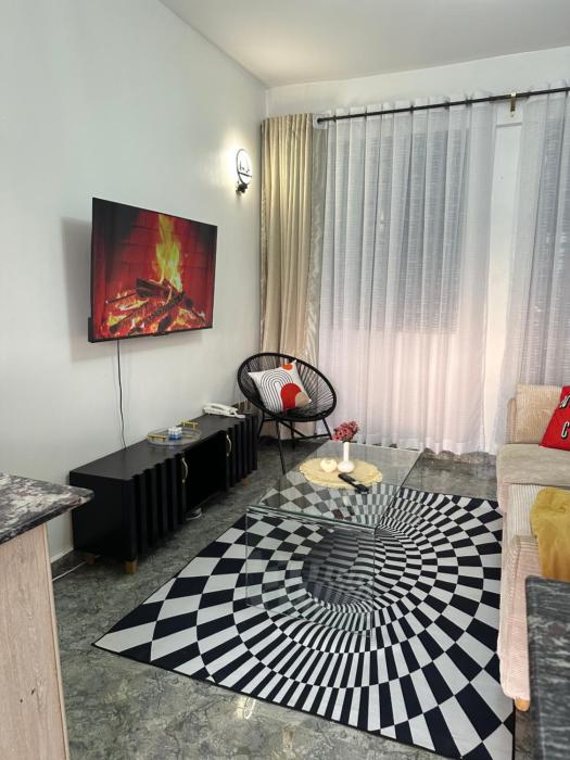 Apartment near Village mkt, Two rivers & UN