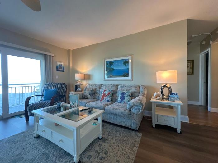 Beachfront Condo, Ocean Views, Near Patrick SFB