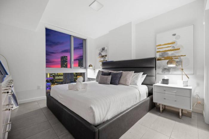 KING OF MIAMI - Downtown Free Parking Pool Gym