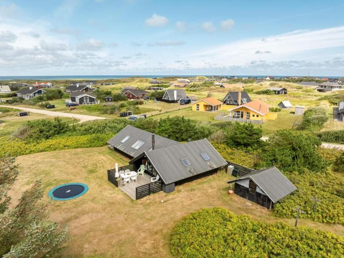 Lovely Holiday Home With Wood-Burning Stove, Close To The North Sea In Klitmøller