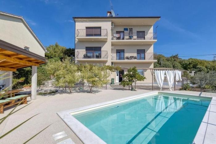 Apartments with swimming pool Rijeka - 24958