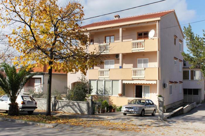 Apartments with parking space Zadar - 5870