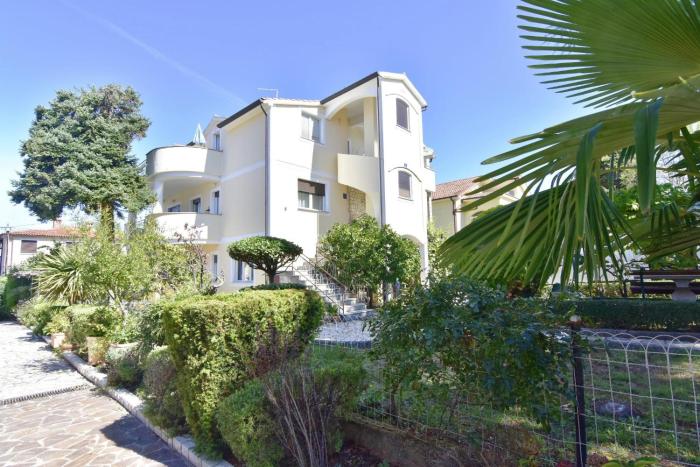 Apartments with parking space Umag - 20421