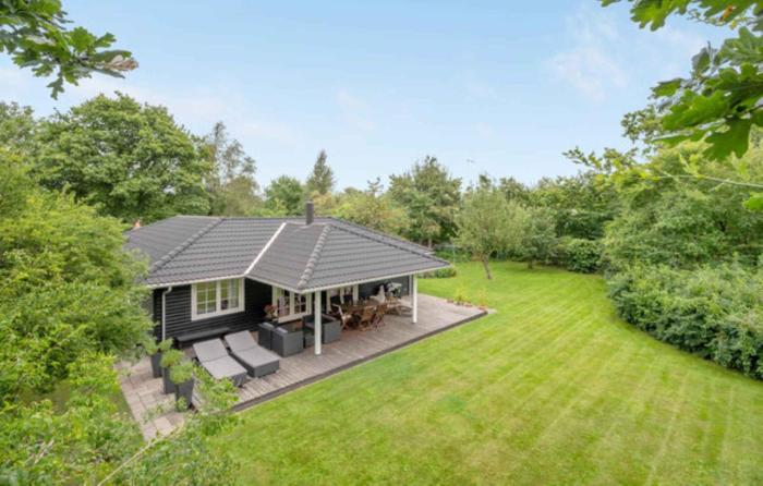 Cozy Cottage Just 300 M From Høve Beach