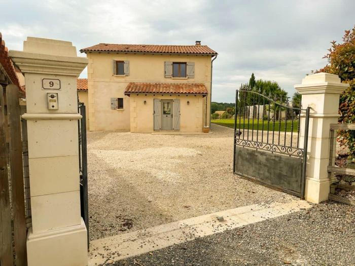 Cosy Stay Remote Work Retreat 9 Guests Villa Aubeterre