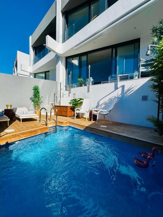 Luxury Hillside Villa, Private Pool, Ocean & Golf View