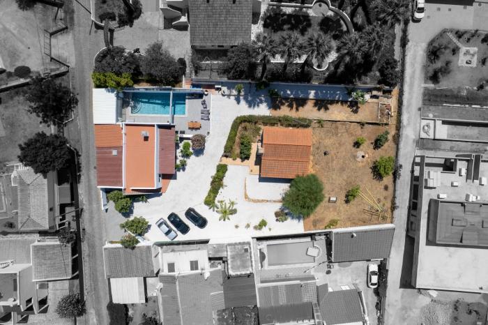 ELI - Villa com 2 casas independentes - HolidaysPT