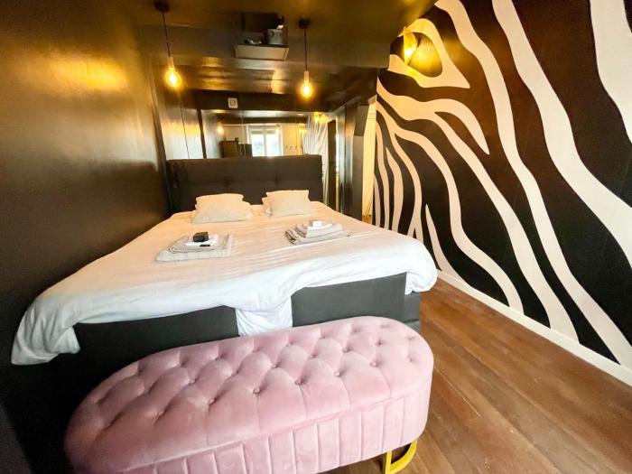 Champs-Elysées Executive Suite