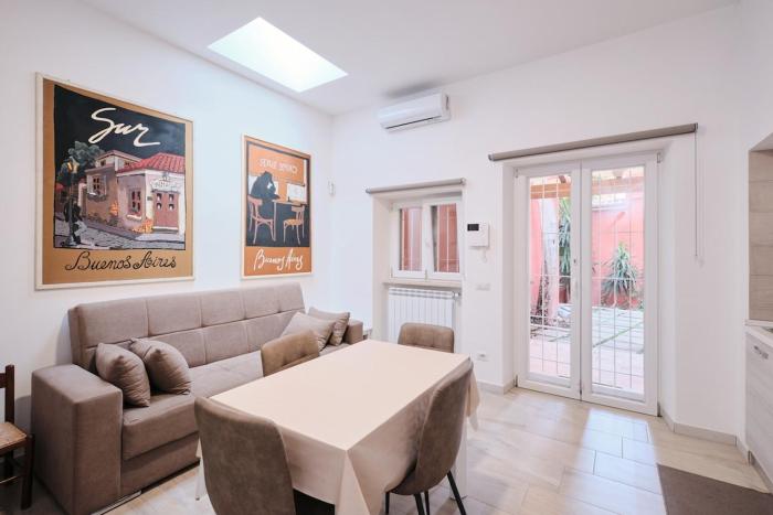Exclusive hideaway with patio in the heart of Rome