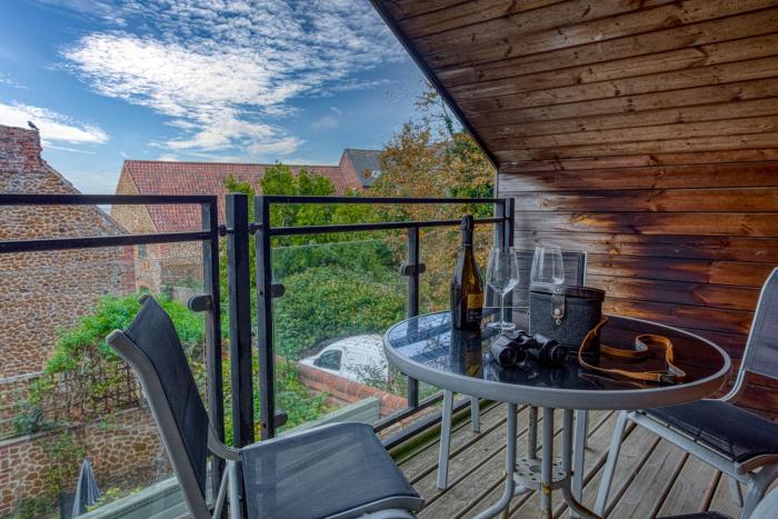 Crows Nest - Secluded apartment with Sea Views, Crabpot Cottages, Hunstanton