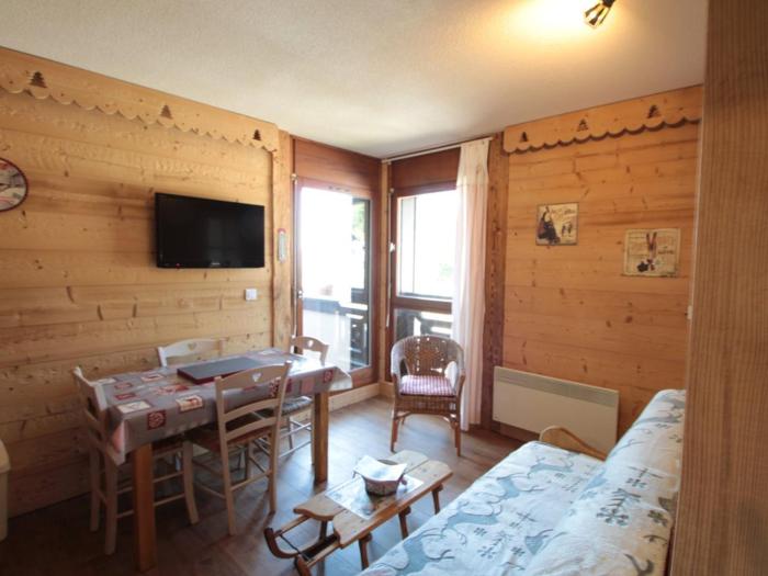 Appartement cosy 4 pers au pied des pistes avec parking, balcon, lave-vaisselle et services additionnels - FR-1-572-87