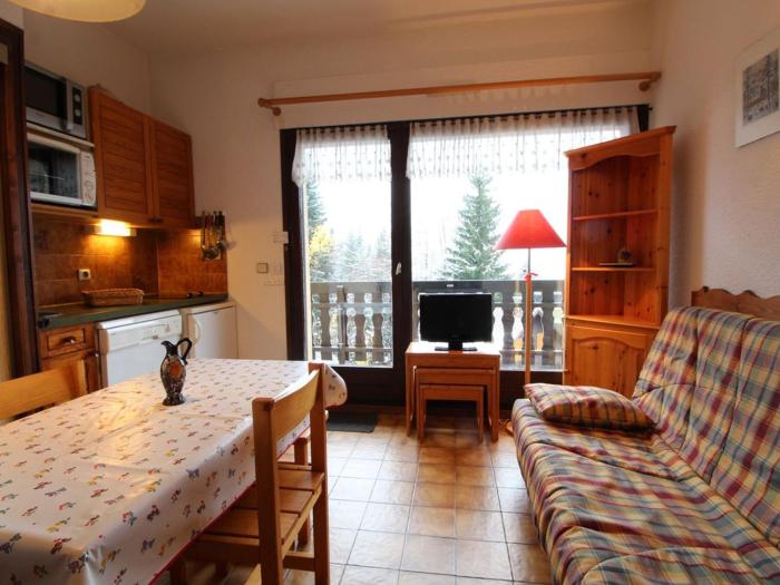 Studio pour 4 personnes avec balcon et équipements, au pied des pistes et à 550m du village - FR-1-572-157