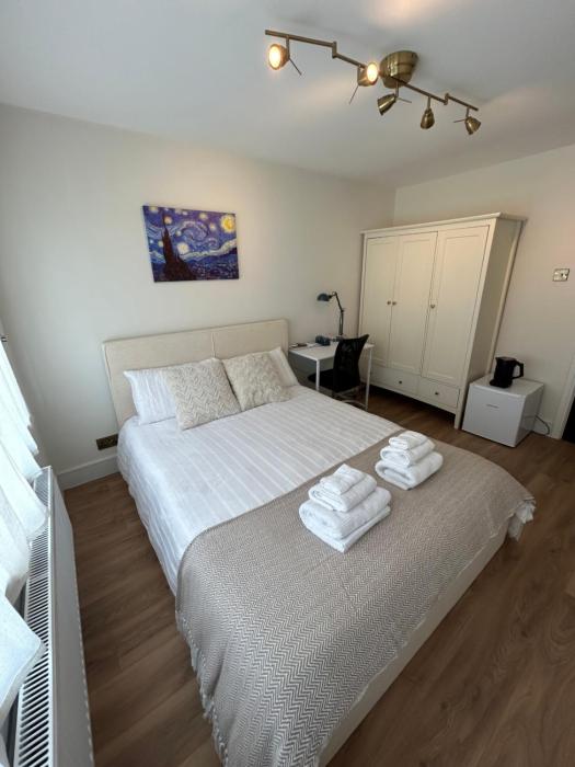 King Room in Windsor with Private Bathroom