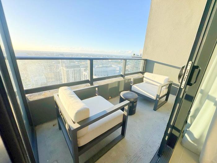 Gale Hotel - Luxury Condo On the High