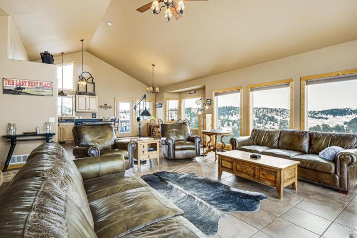 Game Room & Stunning Views: Fairplay Hideaway!