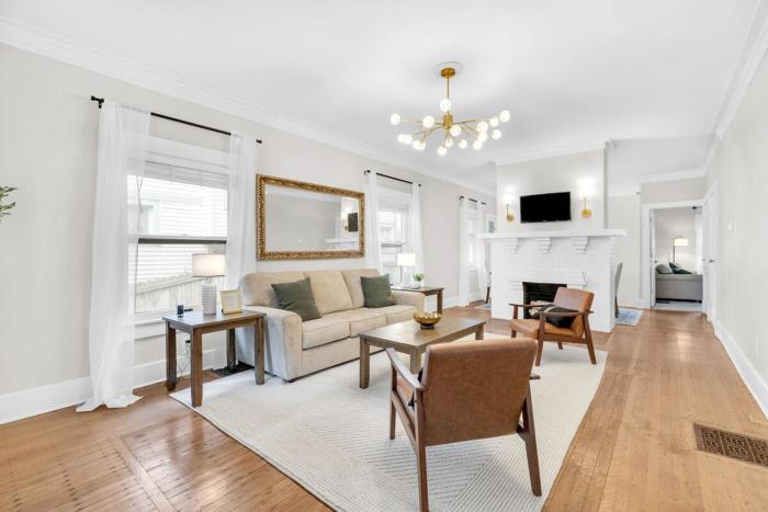 MidTown Cozy Cottage