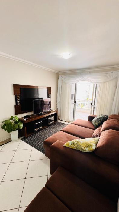 Apto à 100m a pé da praia central