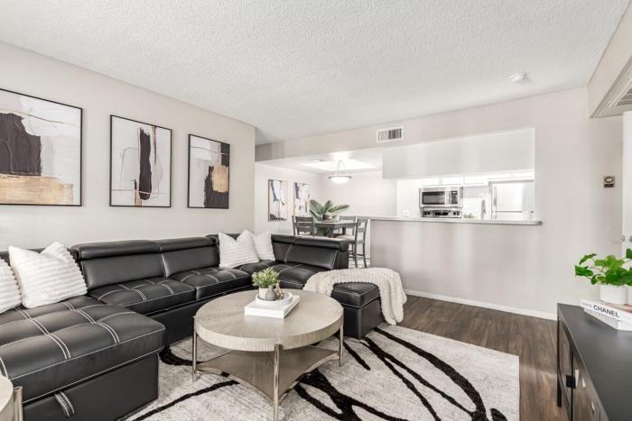 Modern, comfy HOME near ASU & PHX Airport