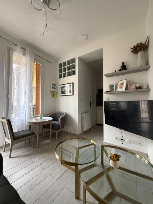 Bright and comfortable appartment close to Tram T9 & Paris