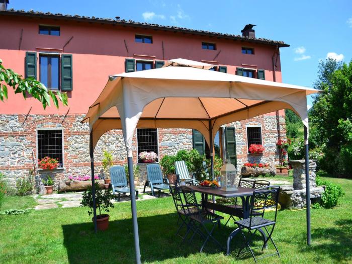 Tuscan Farmhouse in Castiglione di Garfagnana with Garden