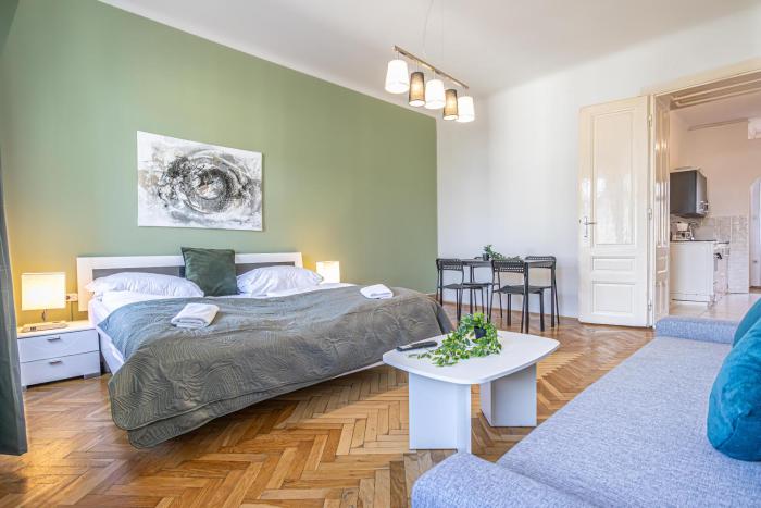 Spacious 2BR Apartment with Shared Facilities - Heart of Vienna