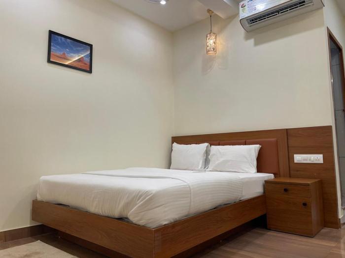 The Marina Deluxe Kozhikode - Premium Spacious AC Rooms