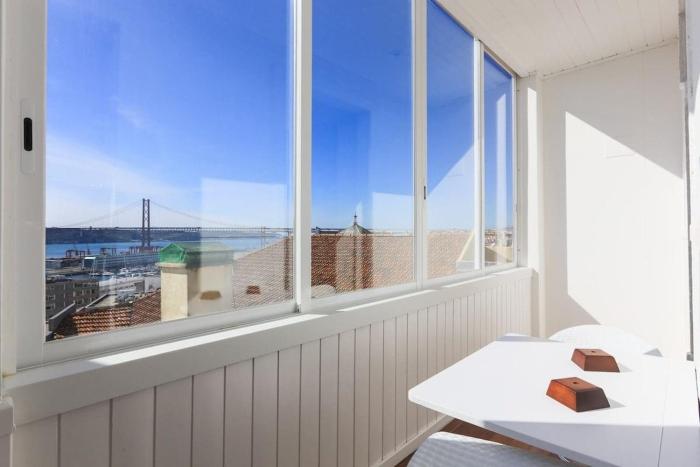 Airy Lapa 2 BR River and Bridge Views AC